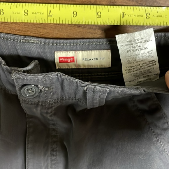 NWT Grey Wrangler Flex Cargo Relaxed Fit Pants. 30/30. - Picture 4 of 8